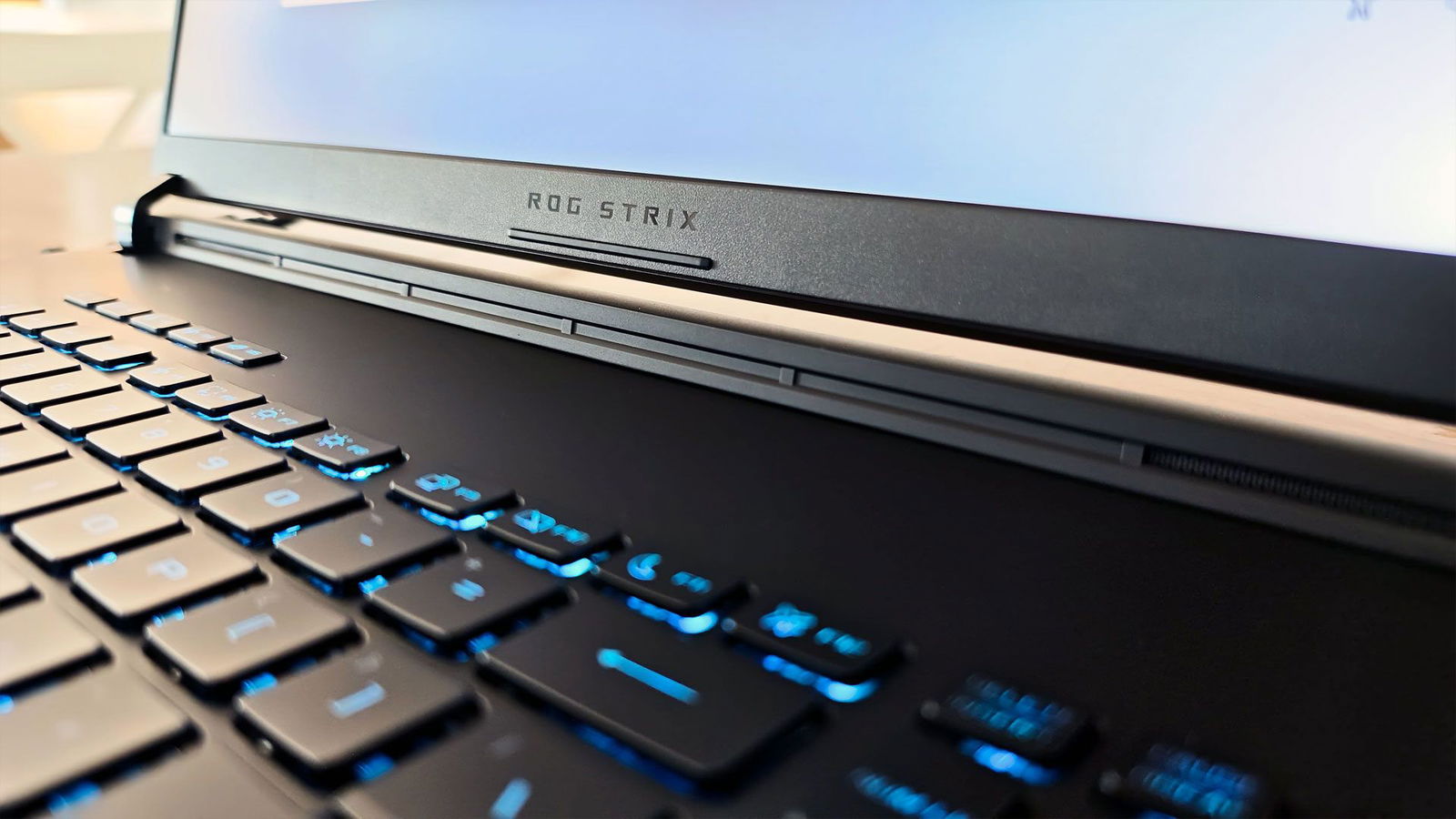 Rog Strix Scar 18 (G835) Gaming Laptop Review