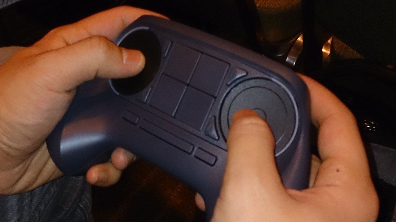 Steam Controller goes with buttons, touchscreen gets the boot
