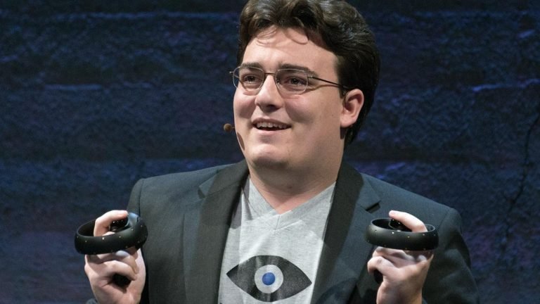 Palmer Luckey defends Oculus in AMA