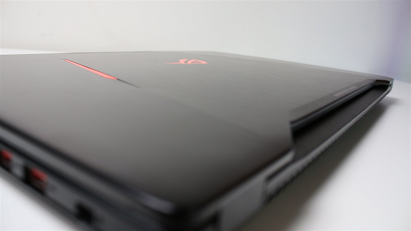 Asus GL702M Gaming Notebook (Hardware) Review 4