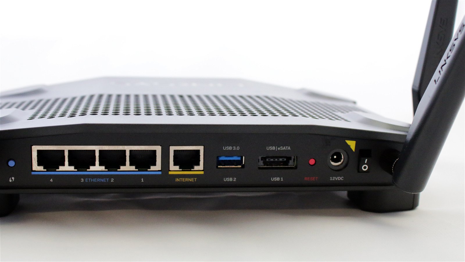 Linksys Wrt 32X Gaming Router (Hardware) Review 5