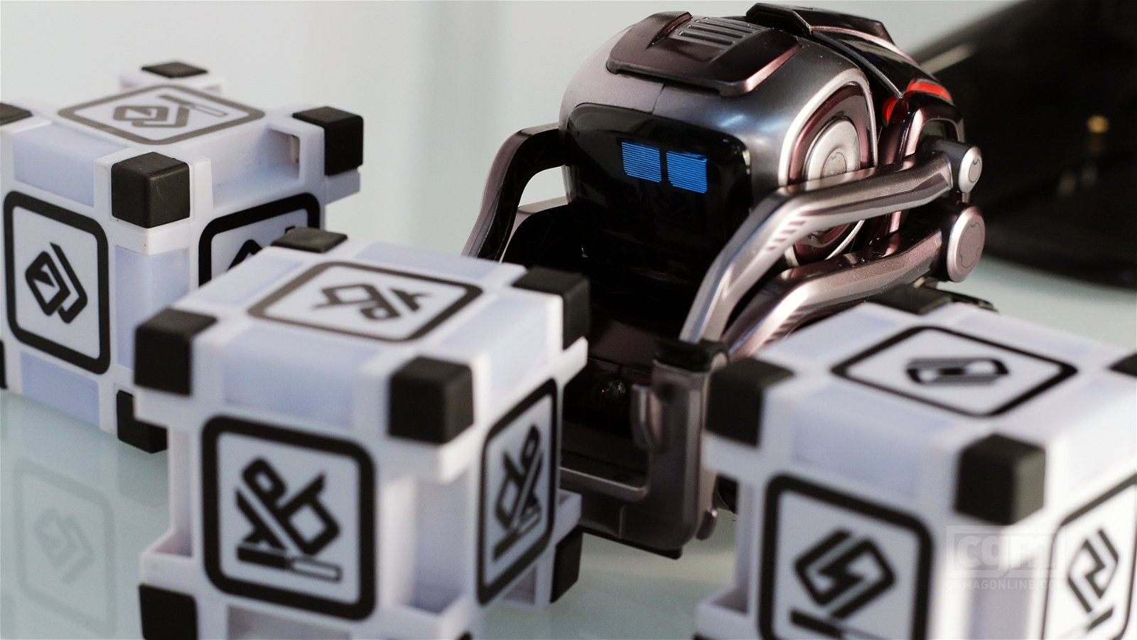 Cozmo (Toy) Review – A Magical Robot Buddy 1