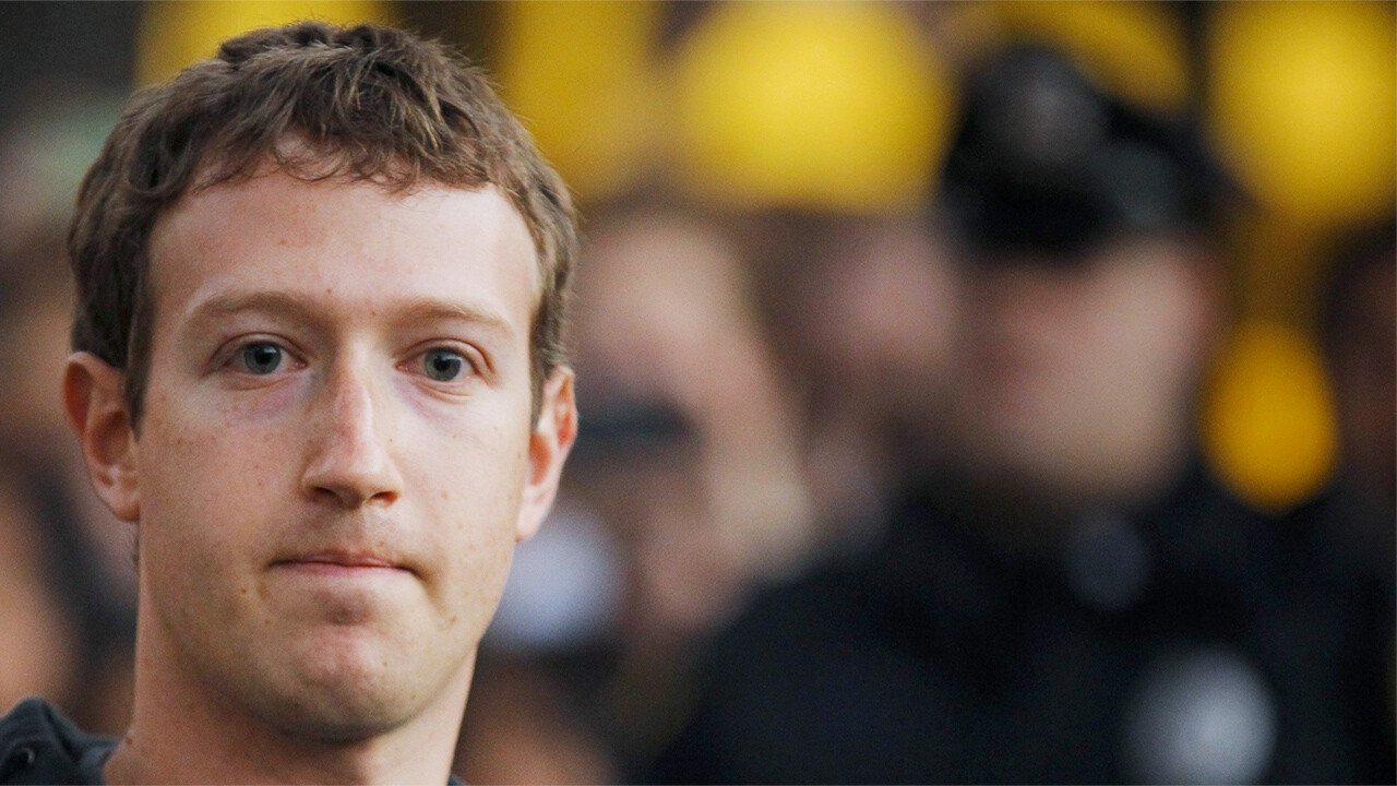Apologies from Mark Zuckerberg Dominate the First day Facebook Hearings