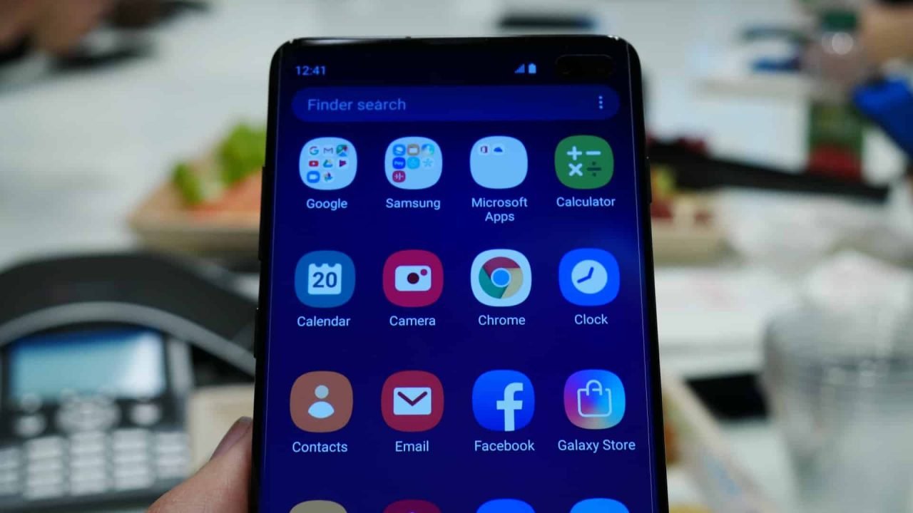 Going Hands-On with the New Samsung Galaxy S10 4