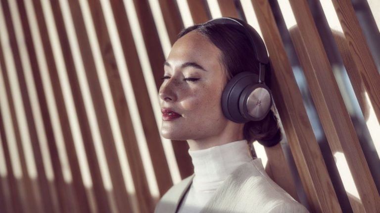ICYMI: Microsoft, Bang and Olufsen have a $500 Xbox Wireless Headset they want to sell you 1