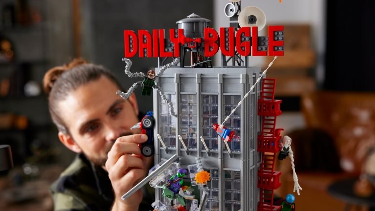 3772-Piece LEGO Set Brings the Daily Bugle to Life