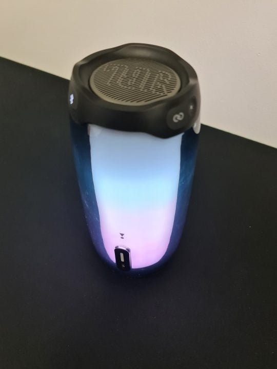 Jbl Pulse 4 Portable Bluetooth Speaker Review 7