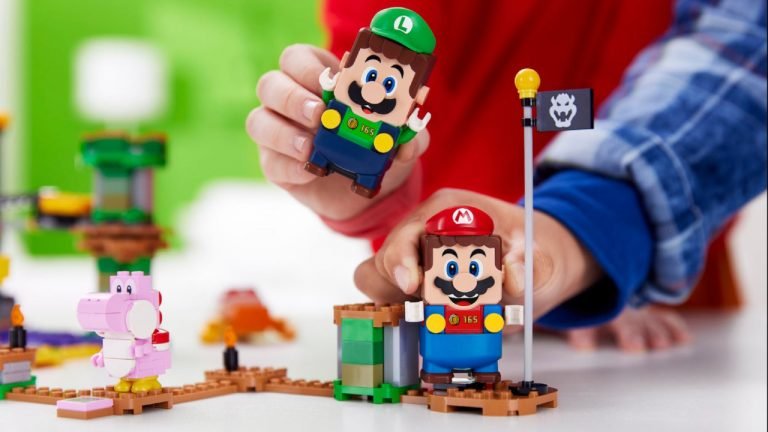 Exciting LEGO Luigi Starter Kit will Introduce Co-op to LEGO Mario