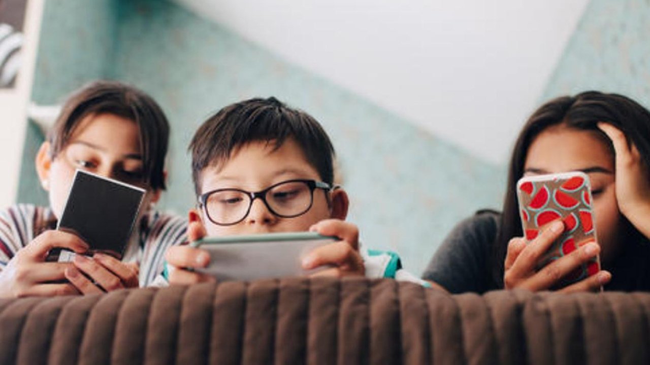 The Art of Balancing Screen Time and Back-to-School