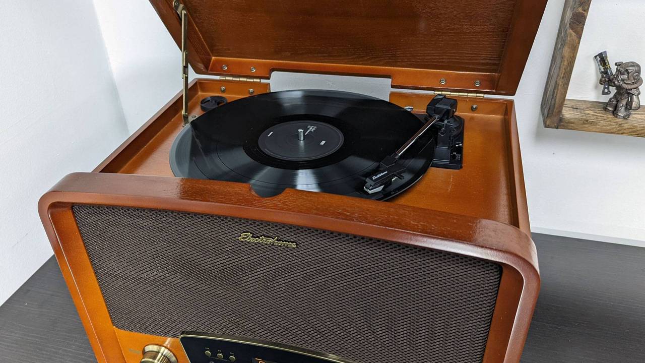 Electrohome Kingston 7in1 Record Player Review CGMagazine