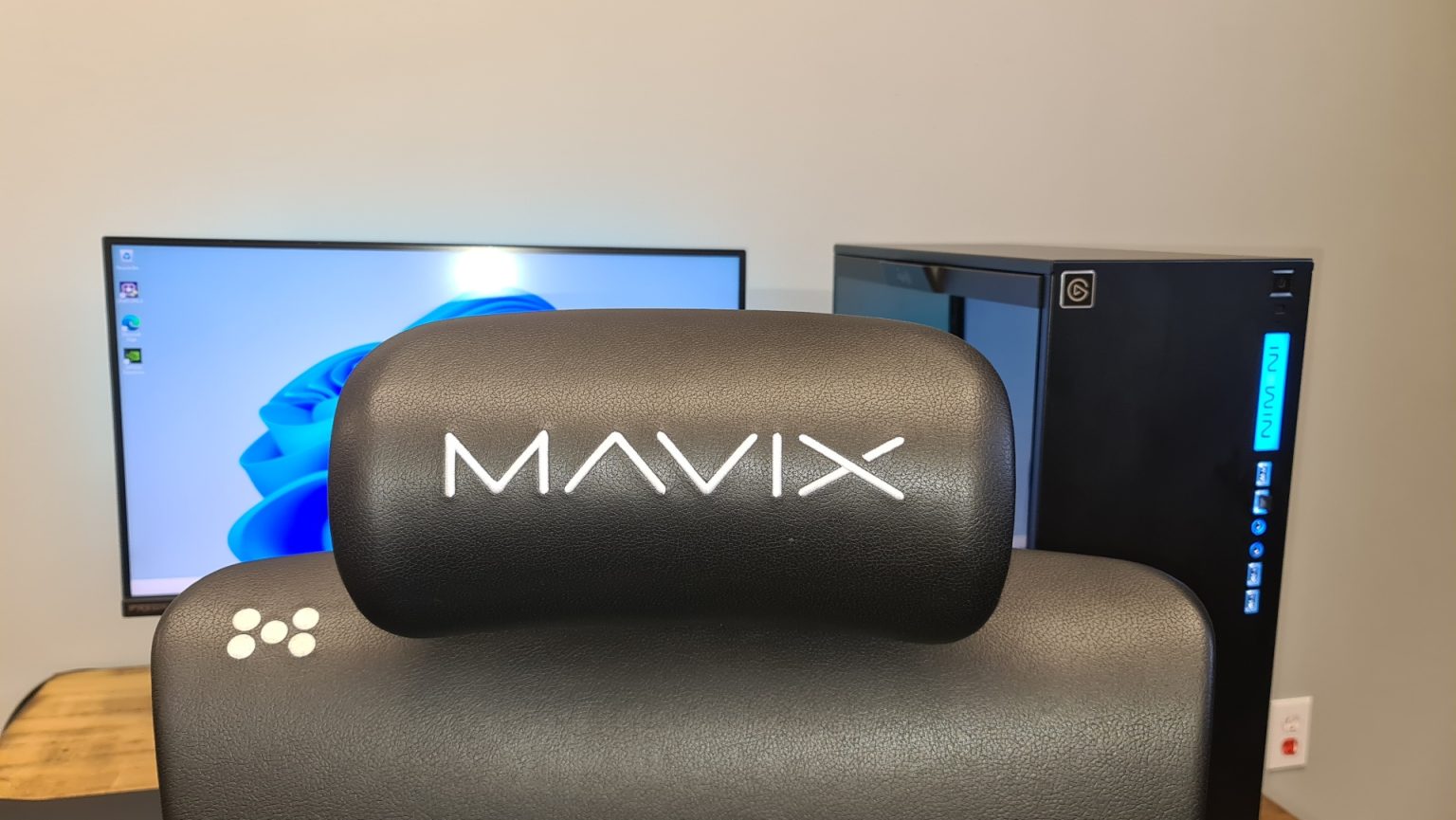 MAVIX M9 Gaming Chair Review CGMagazine