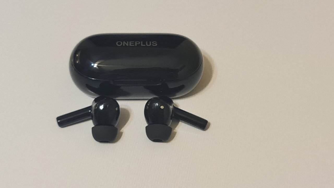 OnePlus Buds Z2 Review 10