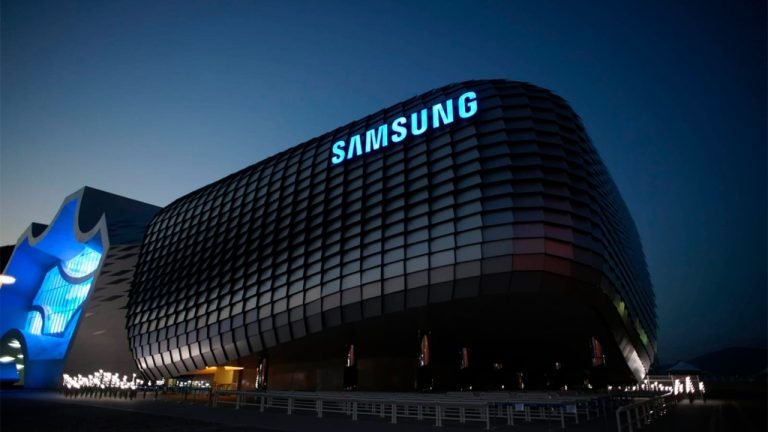 Samsung Plans to Cut 30 Million in Smartphone Production, Shutting Down LCD Panel Business