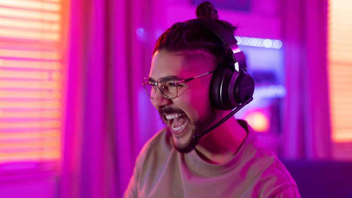 turtle beach unveils new multiplatform stealth pro headset 23032303