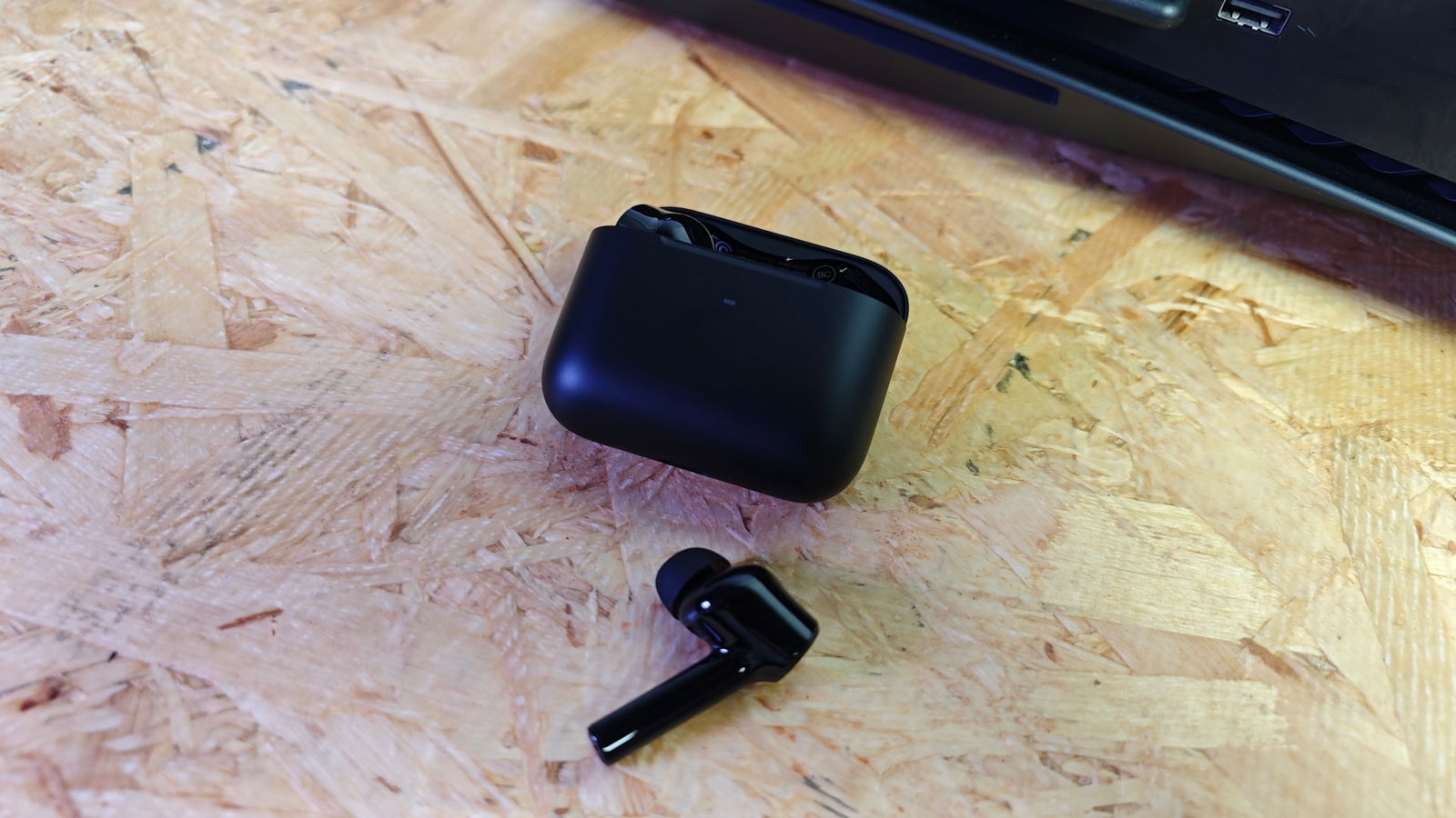 Razer Hammerhead Pro Hyperspeed Earbud Review - CGMagazine