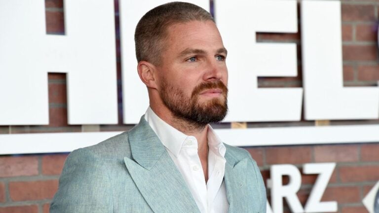 Stephen Amell Provides Clarification For Anti-Strike Statement Backlash