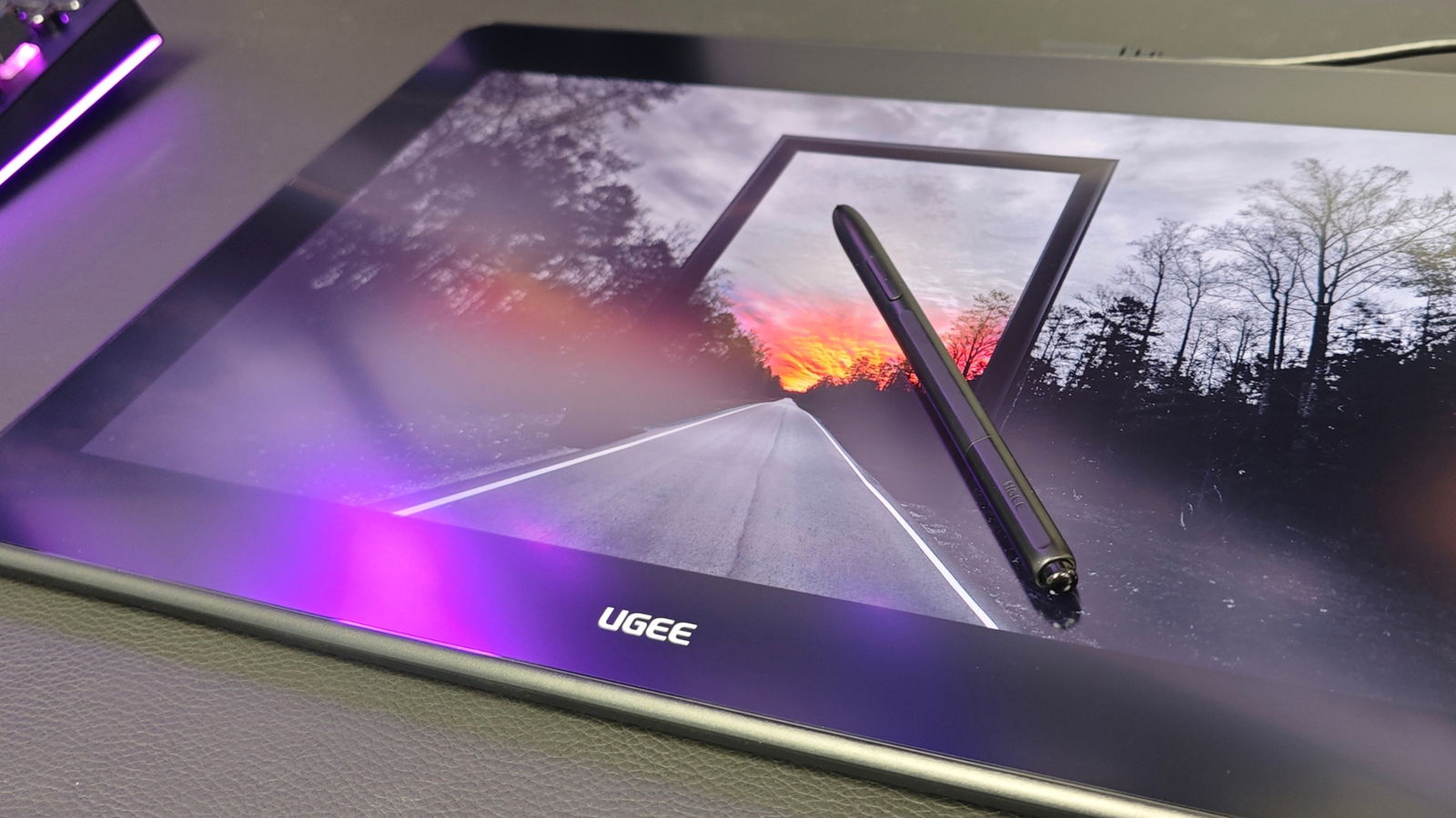 UGEE U1600 PEN DISPLAY ※説明欄必読 UGEE U1600 Pen Display Unboxing and Review - YouTube