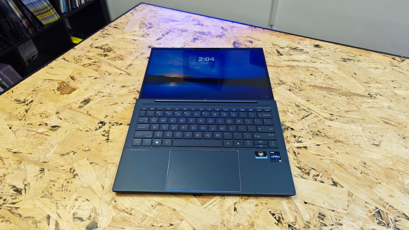 Christmas Gift Guide: Gift Ideas Anyone Will Love Hp Dragonfly G4 Laptop Review