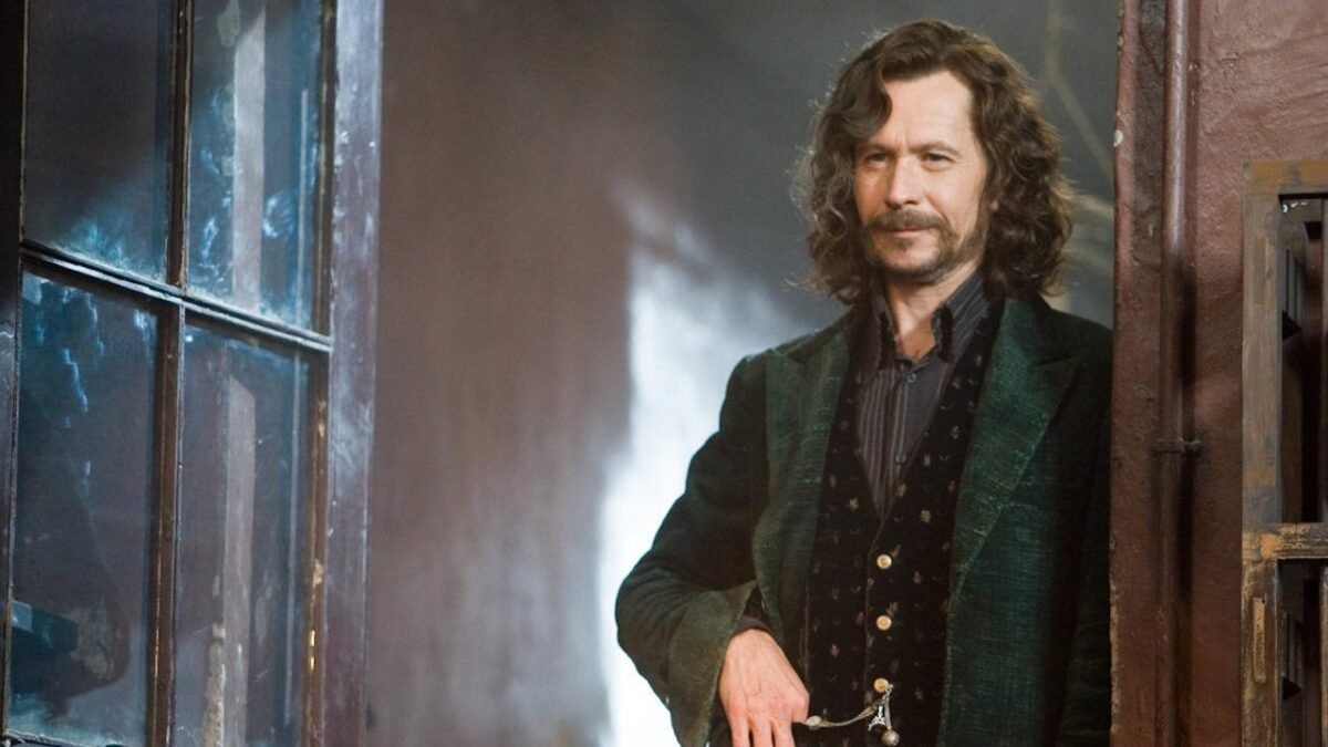 Gary Oldman Regrets Not Reading Harry Potter Before Casting & Says He's "Mediocre in It"