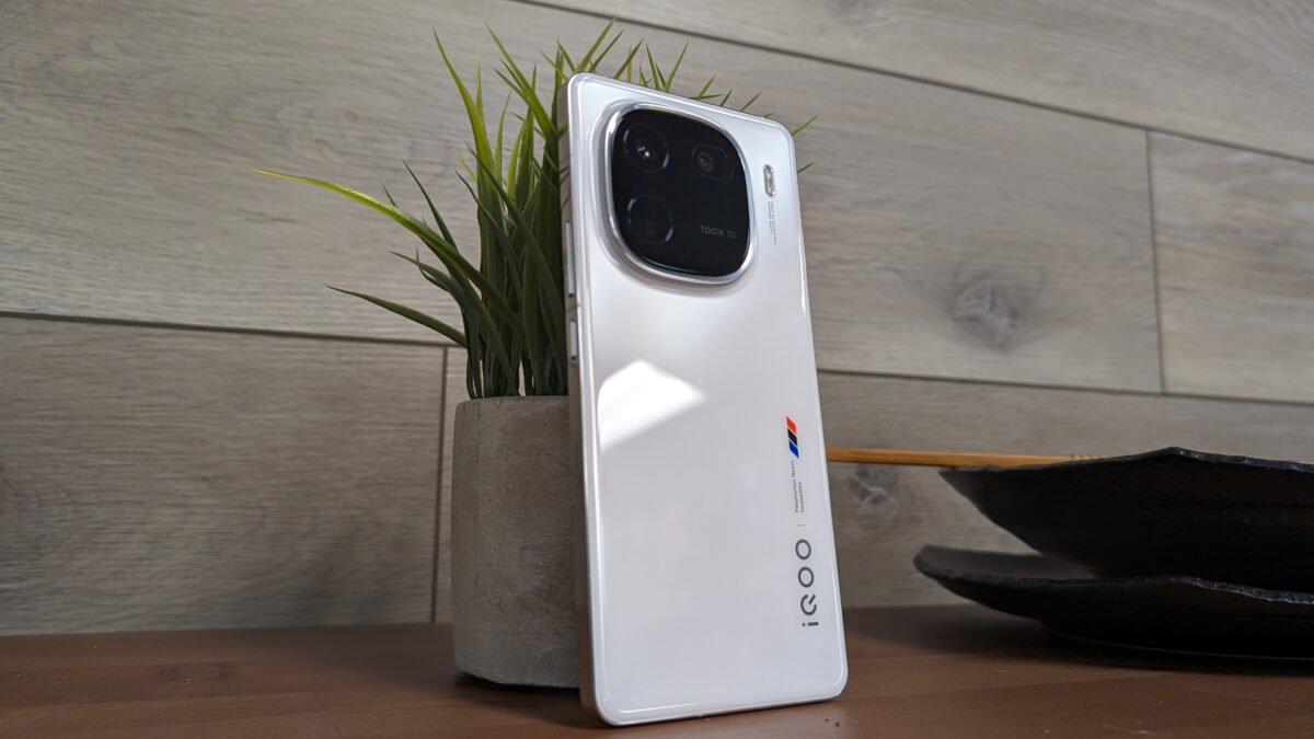 iQOO 12 Premium Smartphone Review