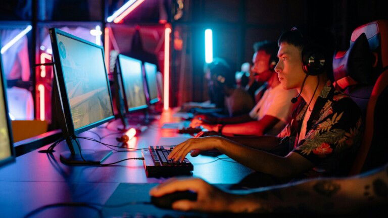 How Much Do Esports Players Make? Results & Statistics