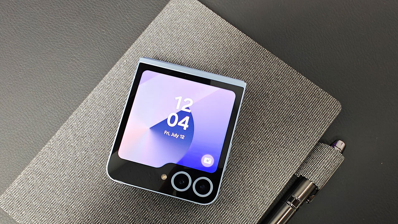 Samsung Galaxy Z Flip6 Smartphone Review