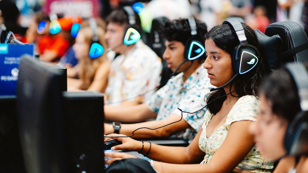 Inside Intel'S Cne Gaming Garage: Level Up Your Cne Experience Inside Intel'S Cne Gaming Garage: Level Up Your Cne Experience