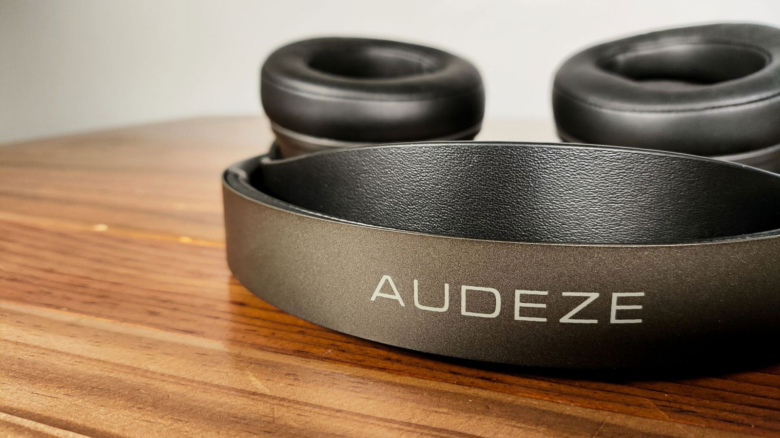 Audeze Maxwell Wireless Gaming Headset Review Audeze Maxwell Wireless Gaming Headset Review