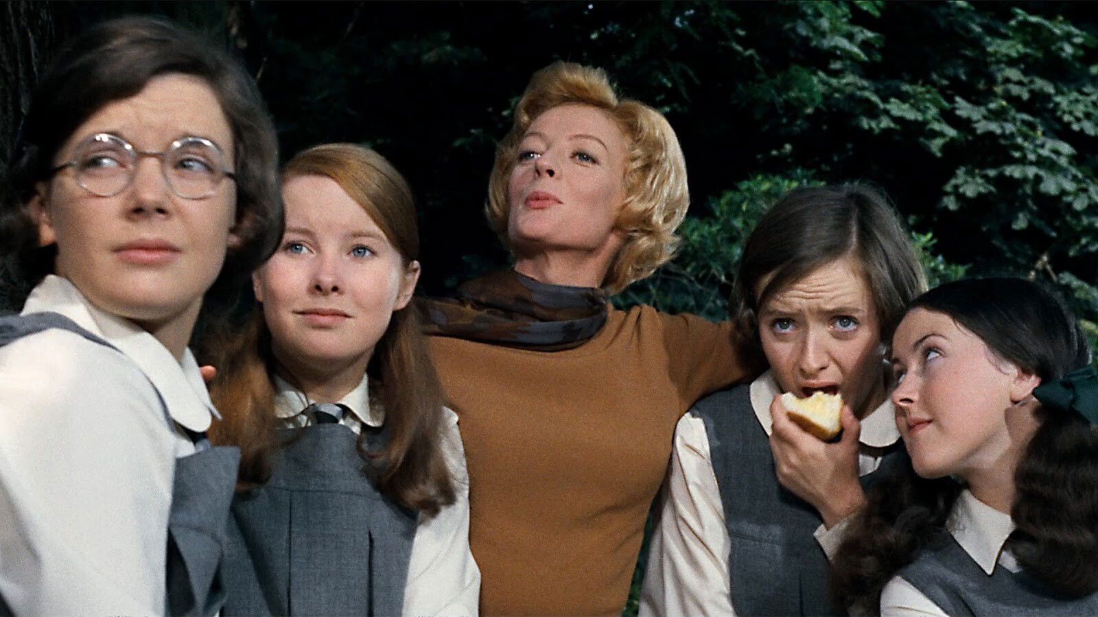 Maggie Smith, Oscar-Winning Star Of Harry Potter And Downtown Abbey, Dies At 89