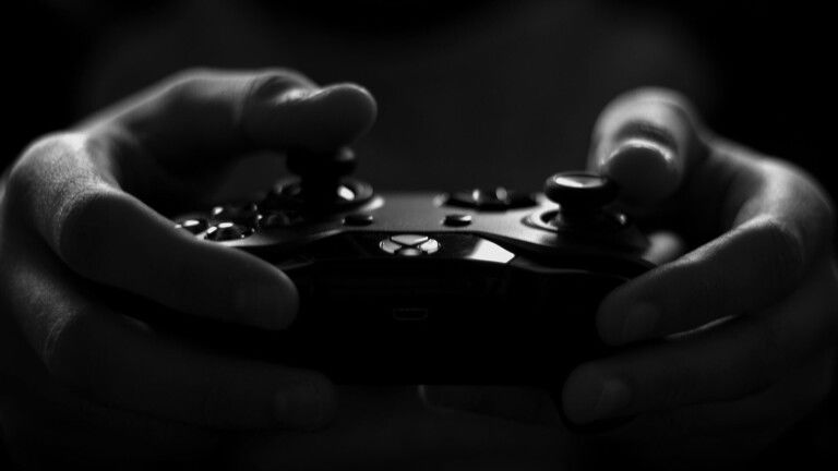 Cheating in Online Games: Can Blockchain Provide a Fair Solution?