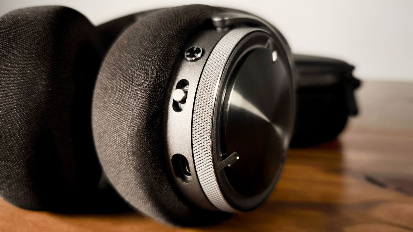 Corsair Virtuoso Max Gaming Headset Review