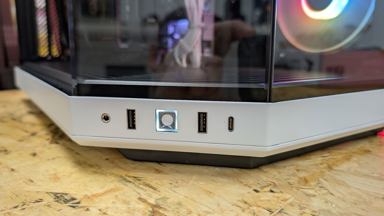 Hyte Y70 Pc Case Review