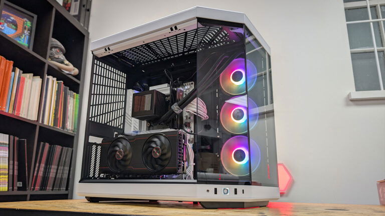 HYTE Y70 PC Case Review