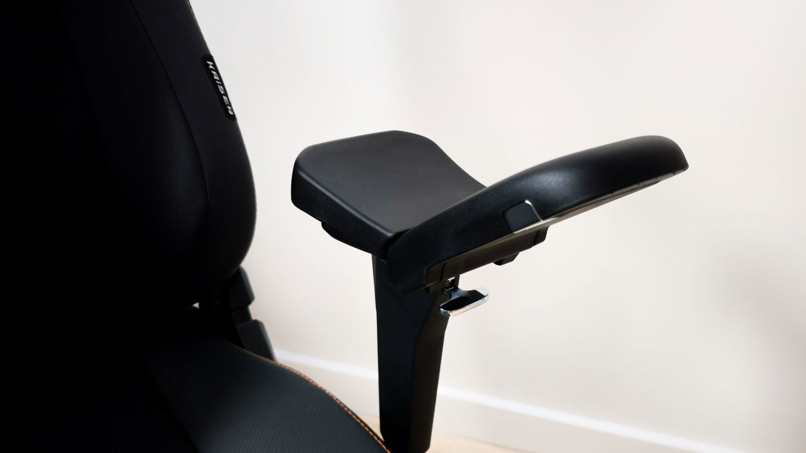 Anda Seat Kaiser 3 Pro Gaming Chair Review Anda Seat Kaiser 3 Pro Gaming Chair Review