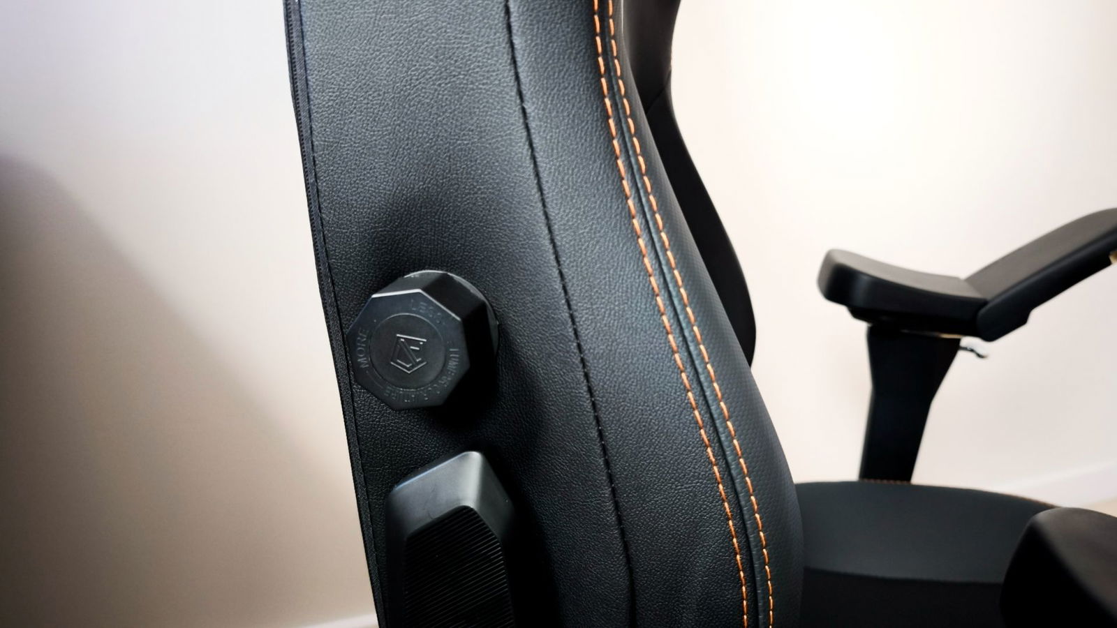 Anda Seat Kaiser 3 Pro Gaming Chair Review Anda Seat Kaiser 3 Pro Gaming Chair Review