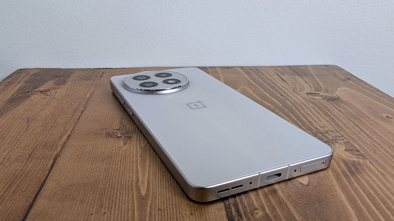 OnePlus 13R Smartphone Review