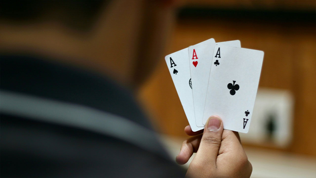 Why Digital Rewards Are The Future Of Online Card Game Engagement
