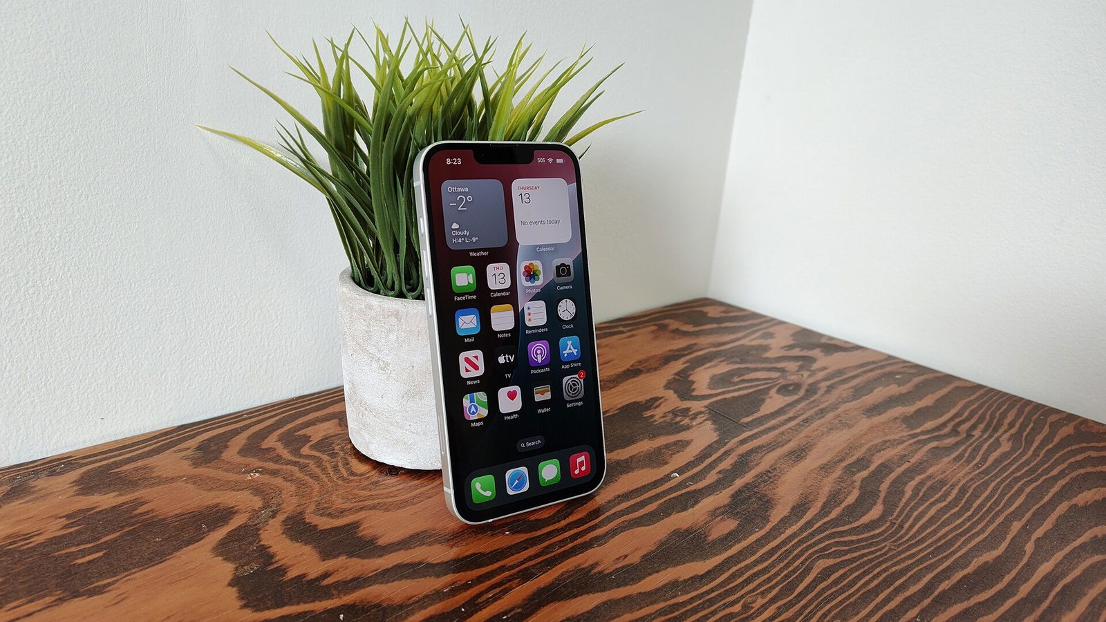 Apple Iphone 16E Smartphone Review