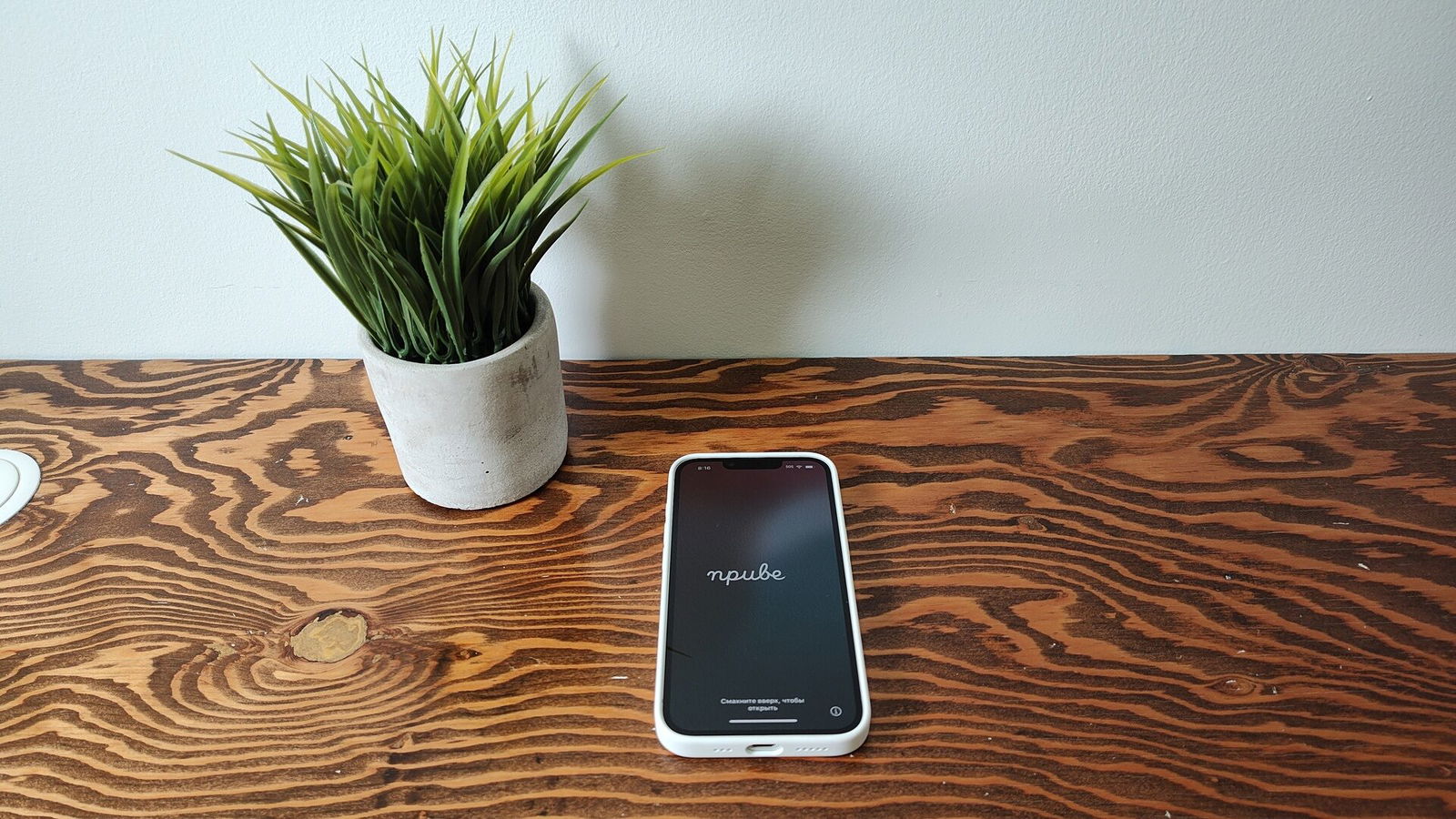 Apple Iphone 16E Smartphone Review