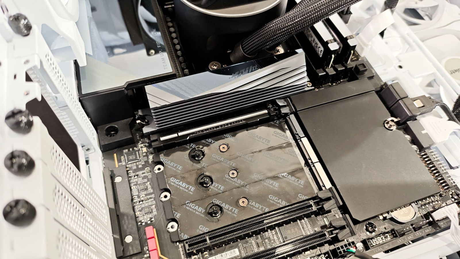 Gigabyte X870E Aorus Master Motherboard Review Gigabyte X870E Arous Master Motherboard Review