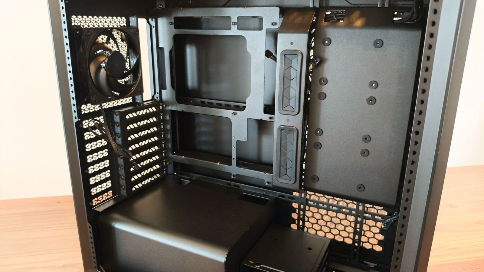 The Masterframe 600 Is A Pc Case Built For Modders, Tweakers, And Hardcore Builders