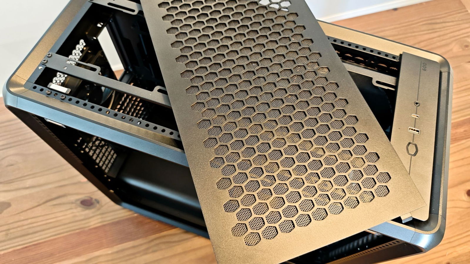 The Masterframe 600 Is A Pc Case Built For Modders, Tweakers, And Hardcore Builders