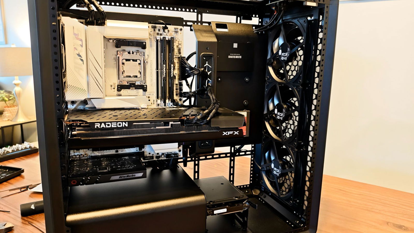 The Masterframe 600 Is A Pc Case Built For Modders, Tweakers, And Hardcore Builders