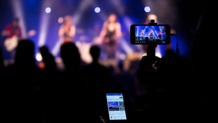 Portability vs. Power: Which Device is Best for Live Streaming?