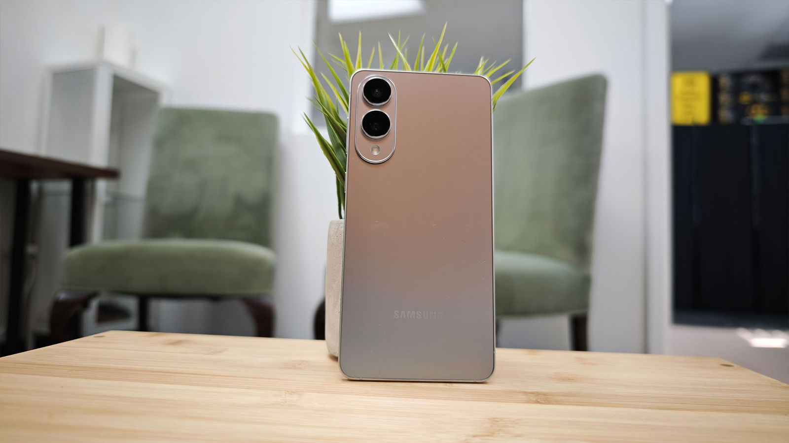 Samsung Galaxy S25 Edge Smartphone Review