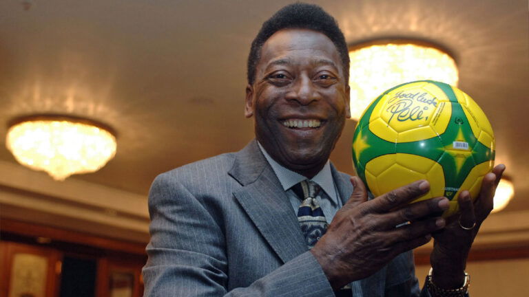 Pelé Makes Historic Debut in eFootball