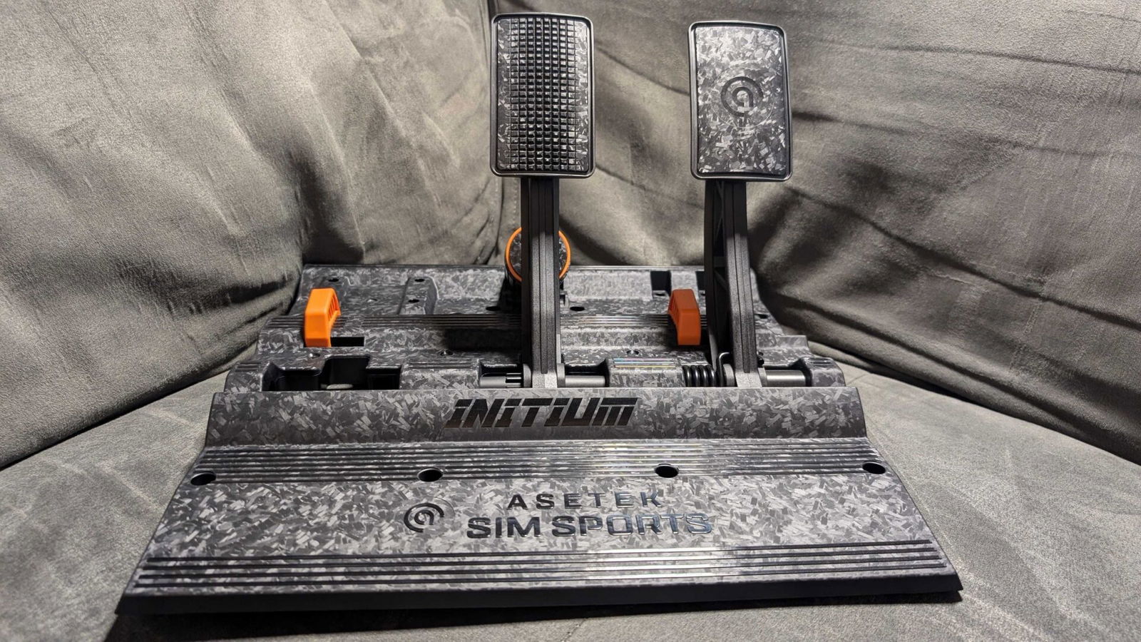 Asetek Initium Racing Bundle Review Asetek Initium Racing Bundle Review
