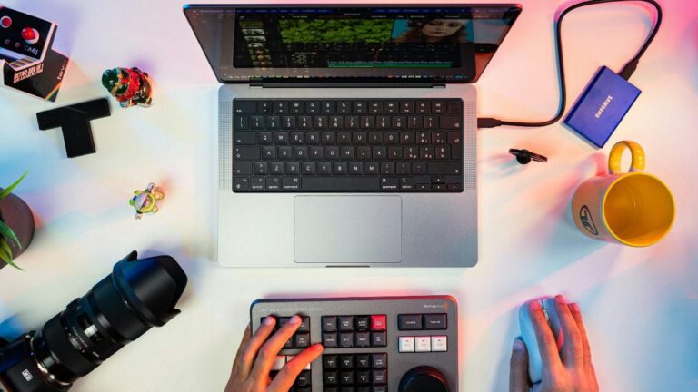 How the Creator Economy Reinvents Earning and Marketing