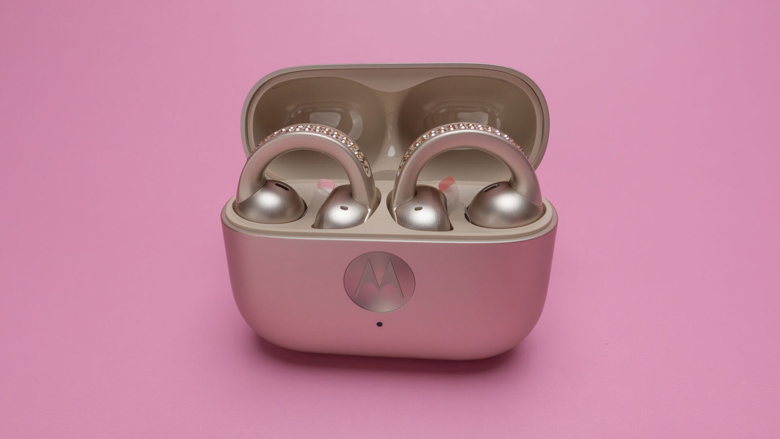 Moto Buds Loop Earbuds Review