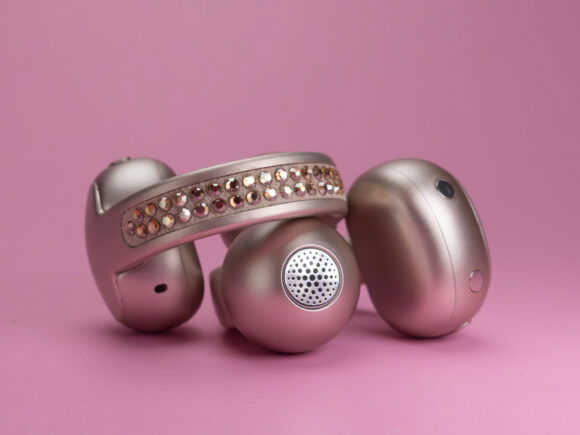 Moto Buds Loop Earbuds Review